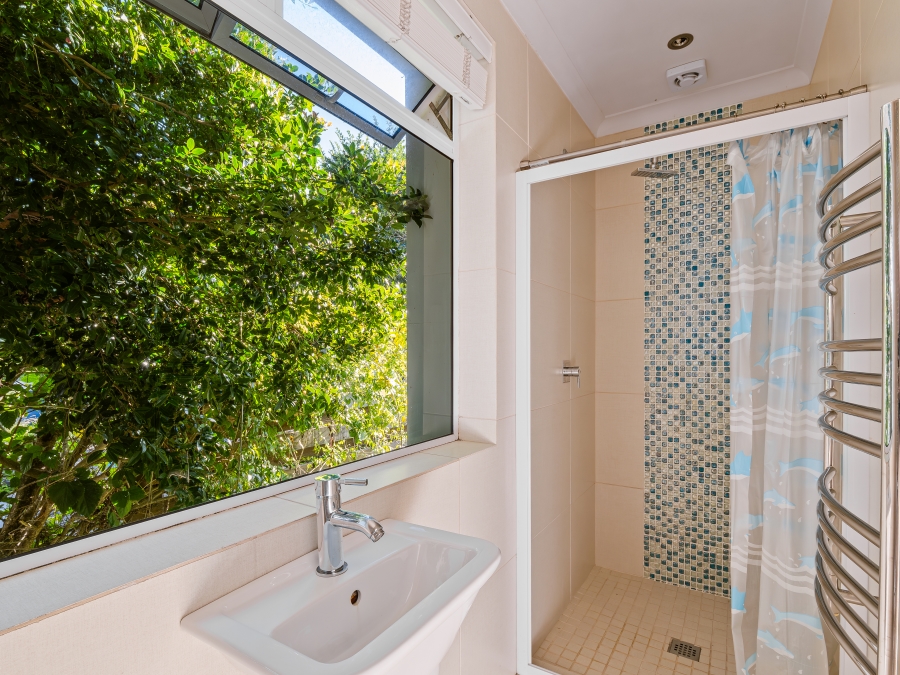 5 Bedroom Property for Sale in Leisure Isle Western Cape